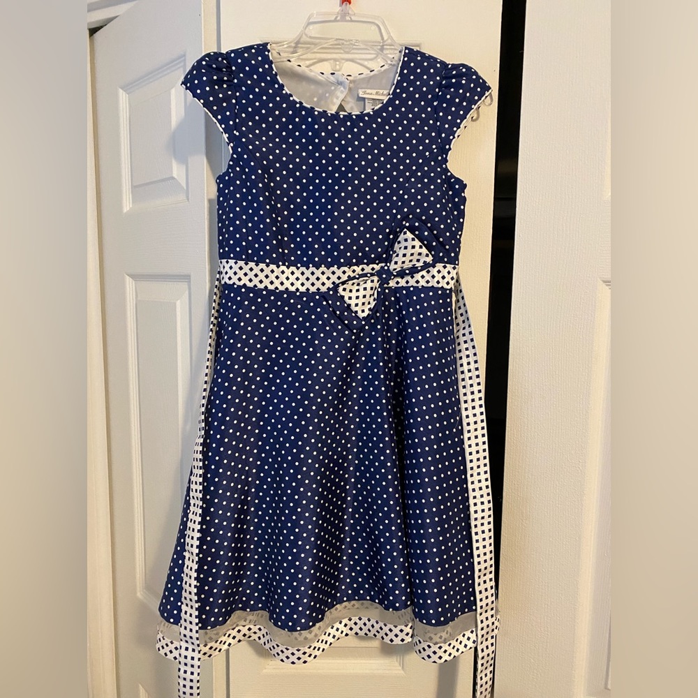 Girl’s size 8 blue white polka dot dress